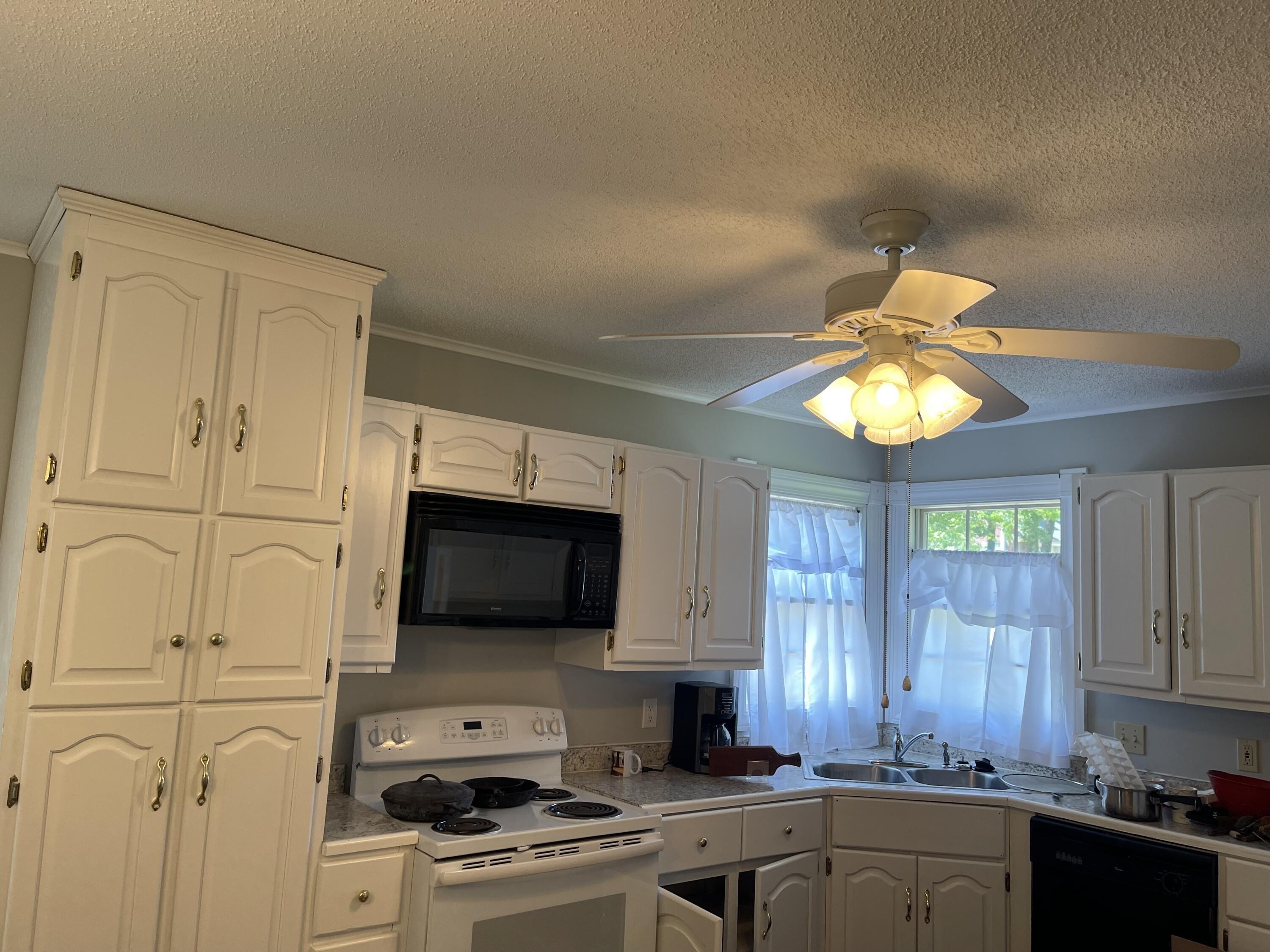 Jamie Ln, Clarksville, AR 72830