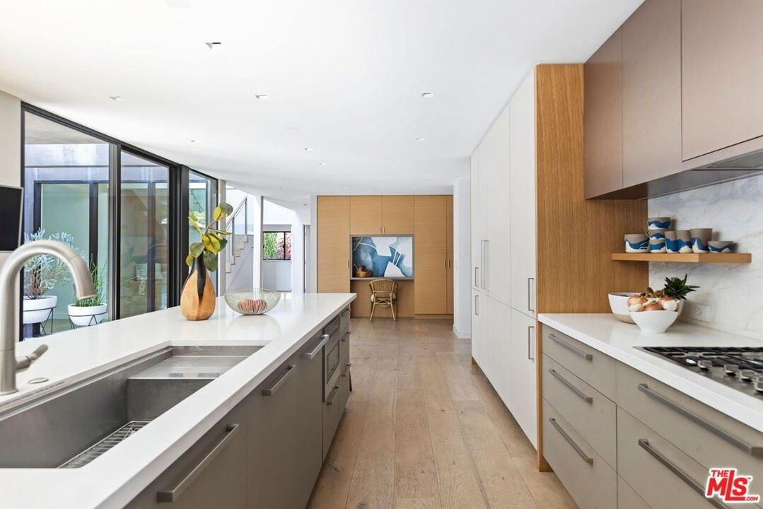 Redcliff St, Los Angeles, CA 90039