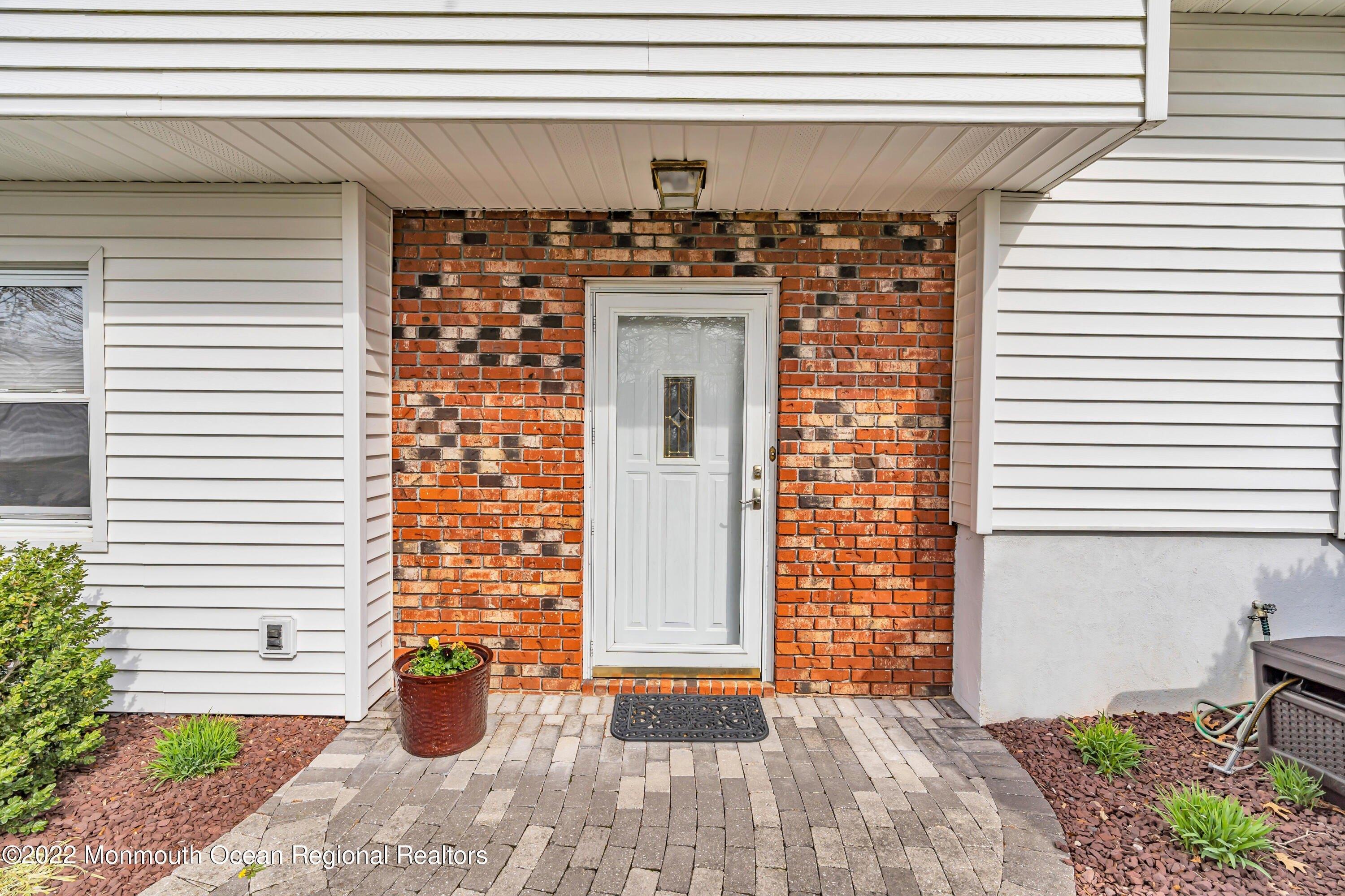 Rosewood Ln, Monroe Township, NJ 08831
