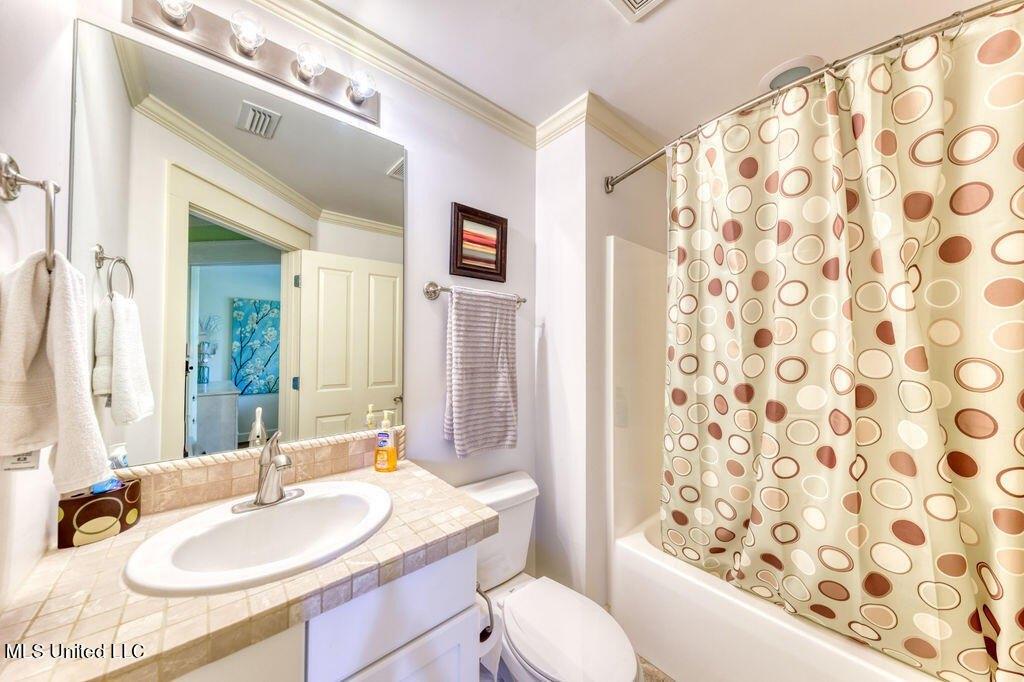 Hackberry Dr, Pass Christian, MS 39571