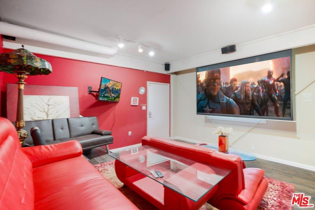 Troy Dr, Los Angeles, CA 90068