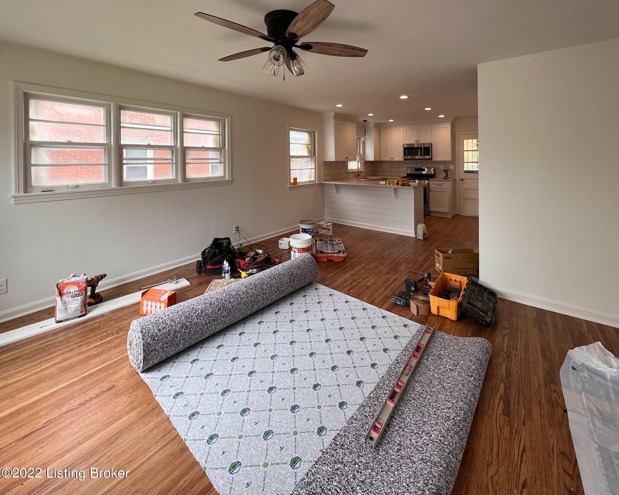 Nadina Dr, Louisville, KY 40220