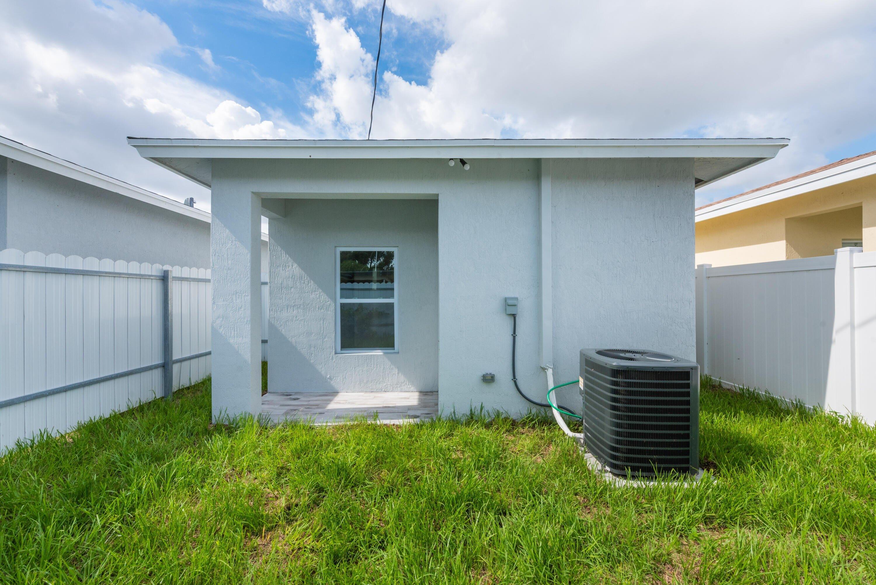 Saranac Ave, West Palm Beach, FL 33409