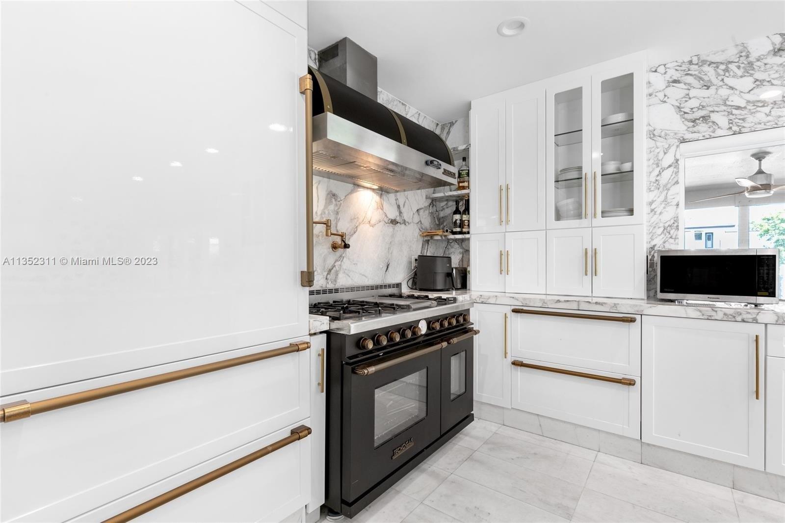 Ne 31st Ave, North Miami Beach, FL 33160