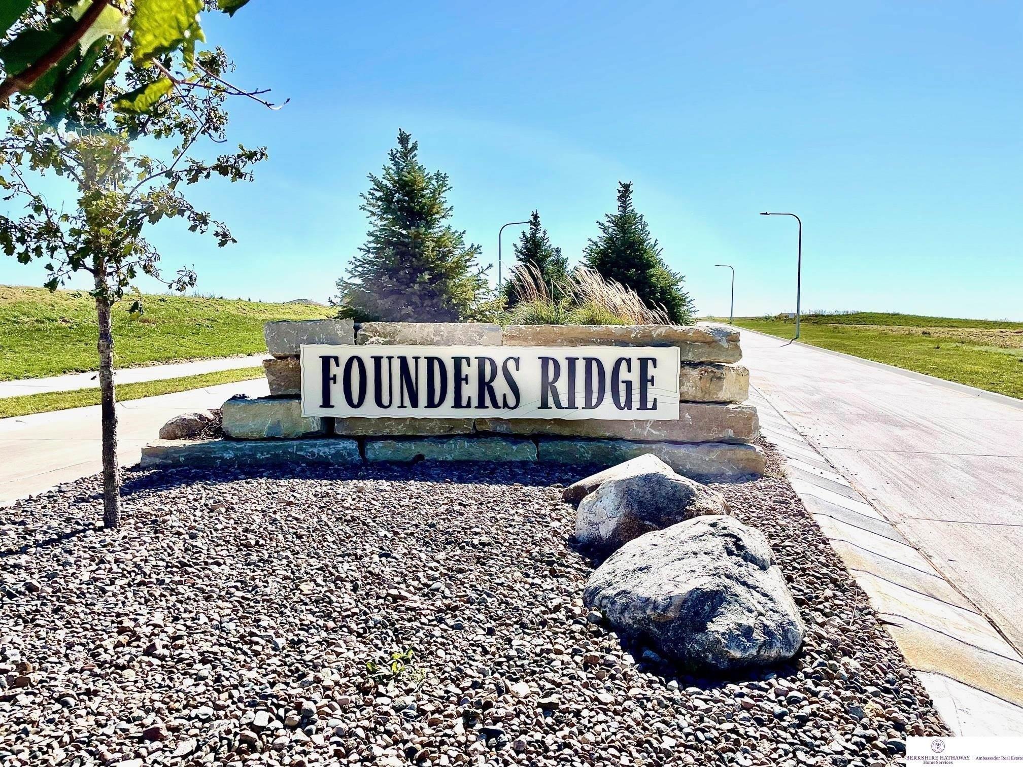 Slayton Cir, Papillion, NE 68046