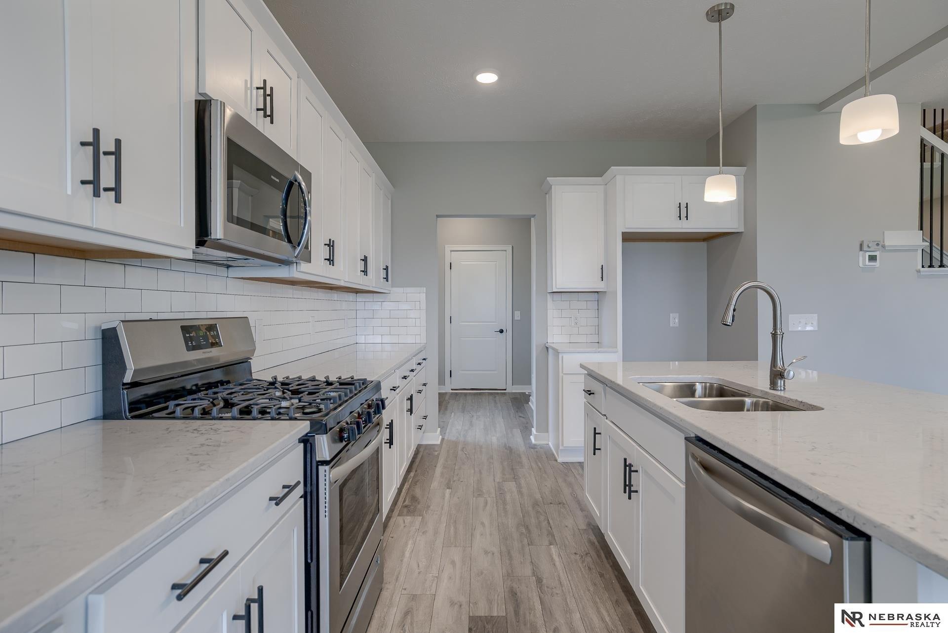 Potter St, Bennington, NE 68007