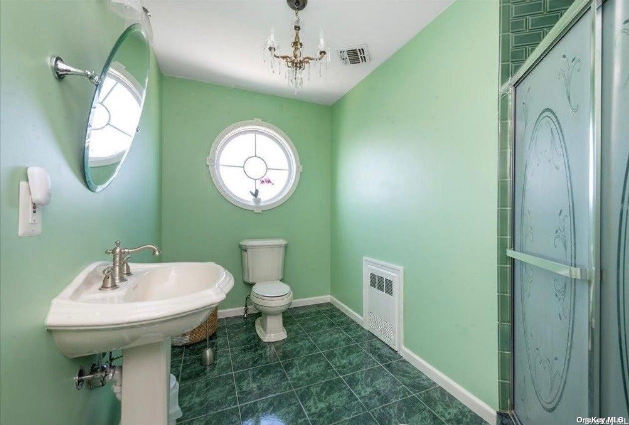 Gordon Pl, Freeport, NY 11520