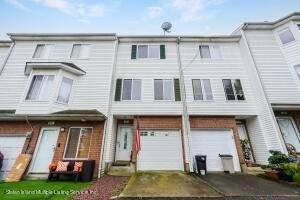 Amanda Ct, Staten Island, NY 10312