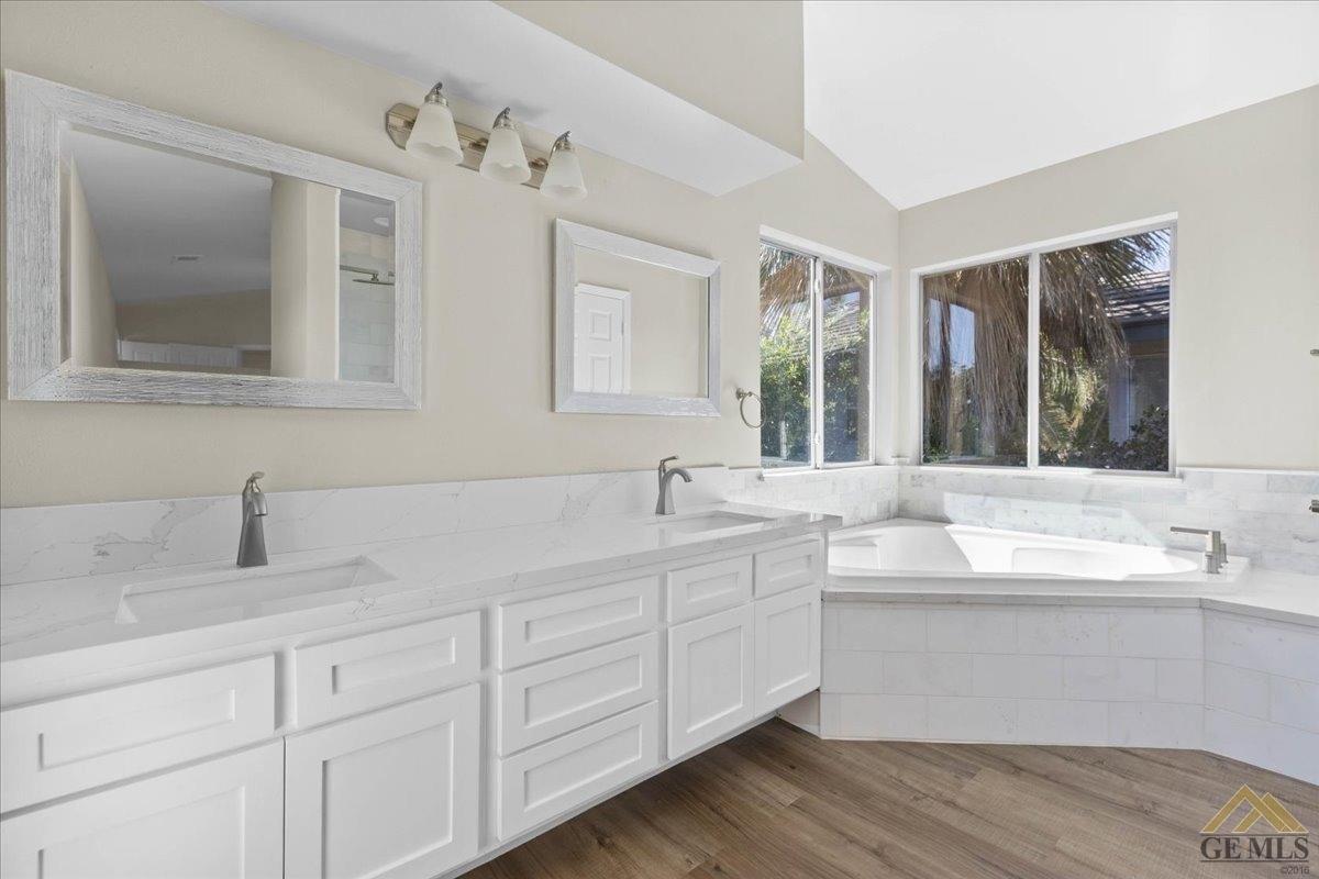Crescent Rock Ln, Bakersfield, CA 93311