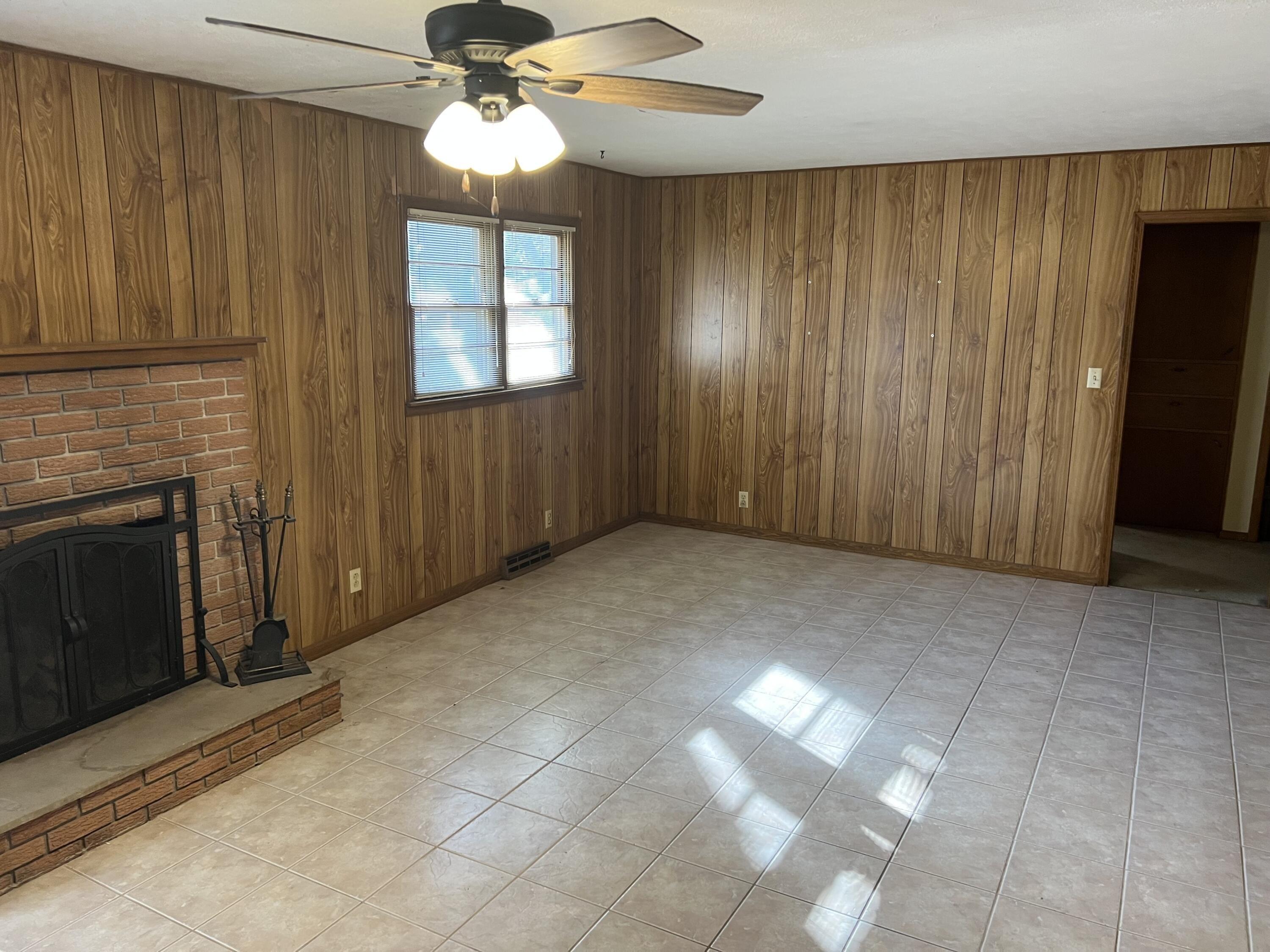 E Grand St, Springfield, MO 65804