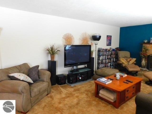 Lofgren Rd, Cadillac, MI 49601