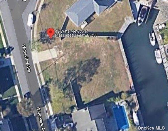 Waterview Ave, Massapequa, NY 11758