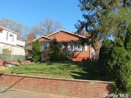 Palermo St, Hollis, NY 11423