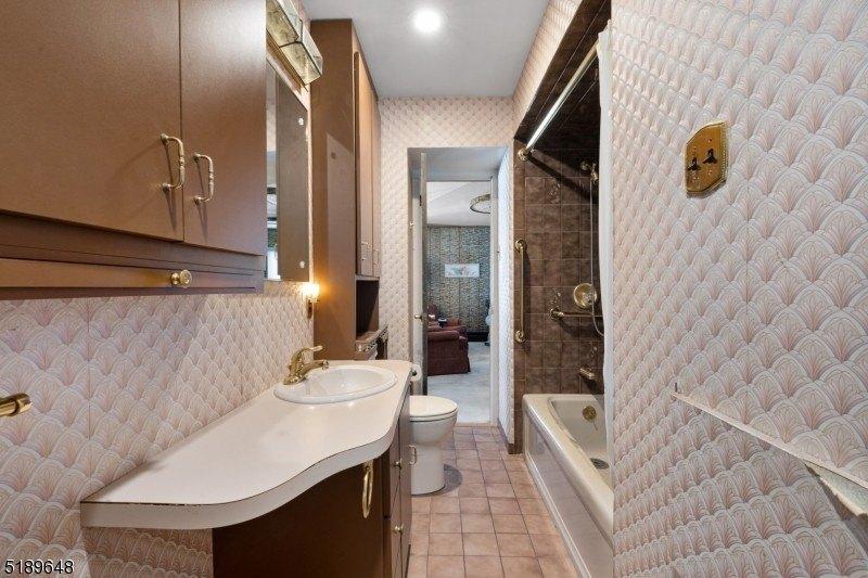 Hemlock St, Rahway, NJ 07065