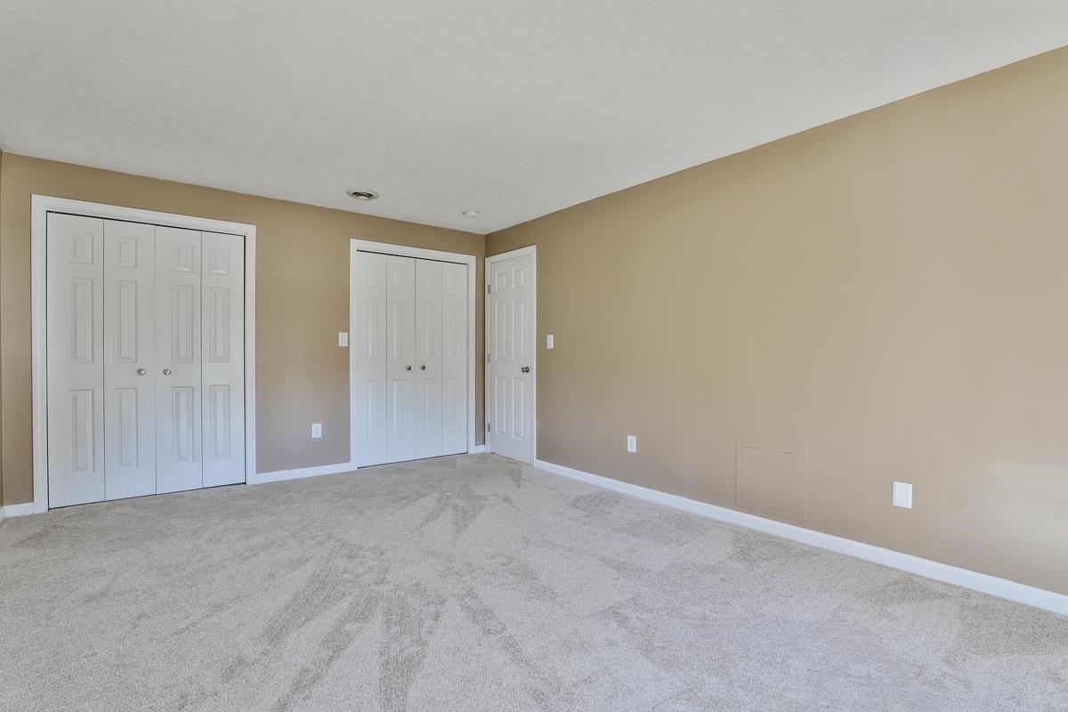 Pheasant Run Ln, Stratham, NH 03885