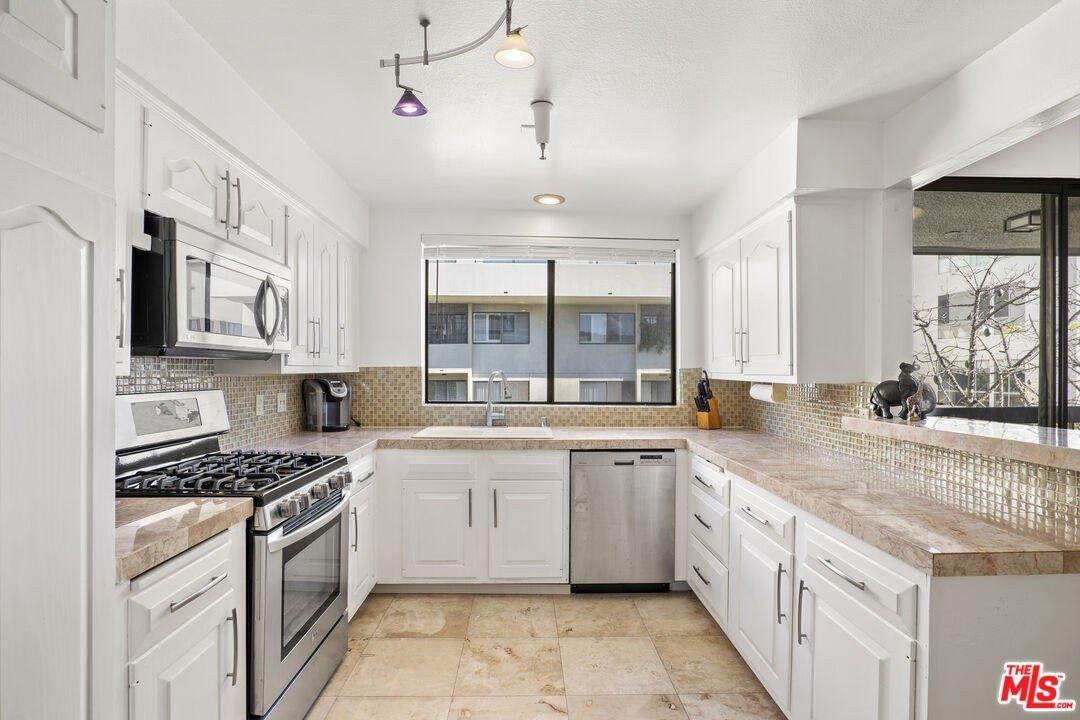 N Palm Dr, Beverly Hills, CA 90210