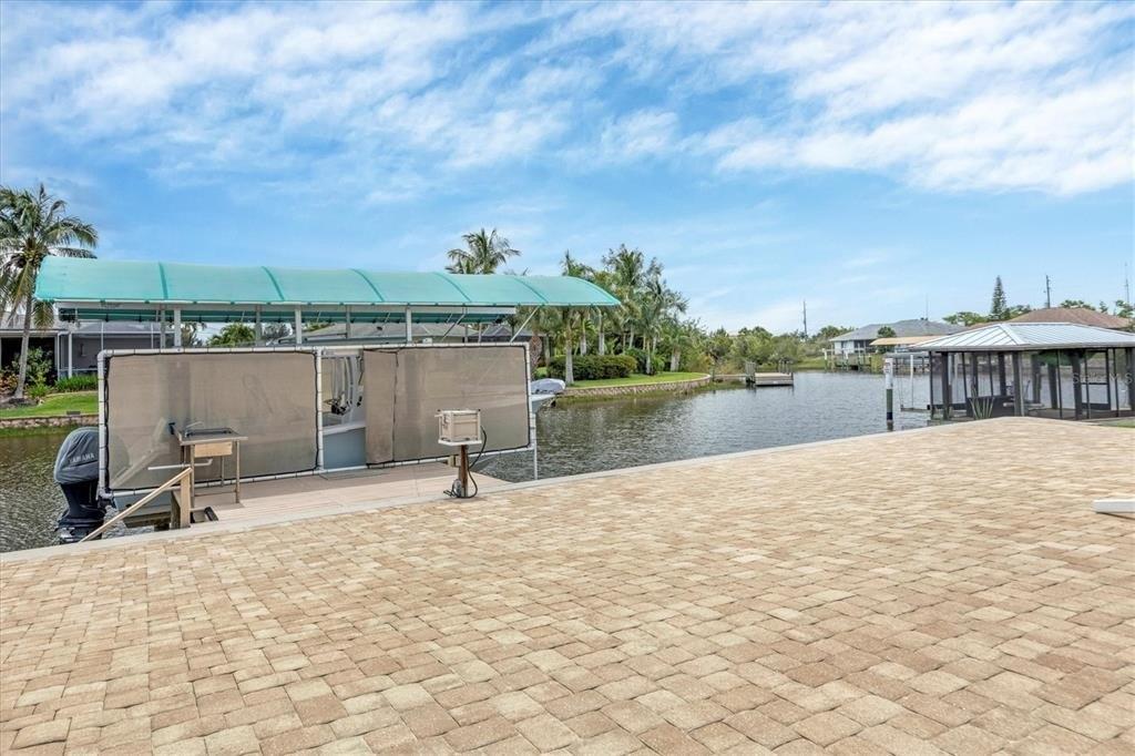 Lakeland Cir, Port Charlotte, FL 33981