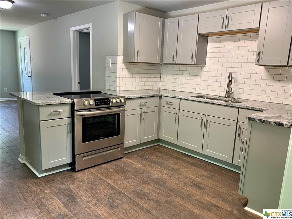 Lopez St, Seguin, TX 78155