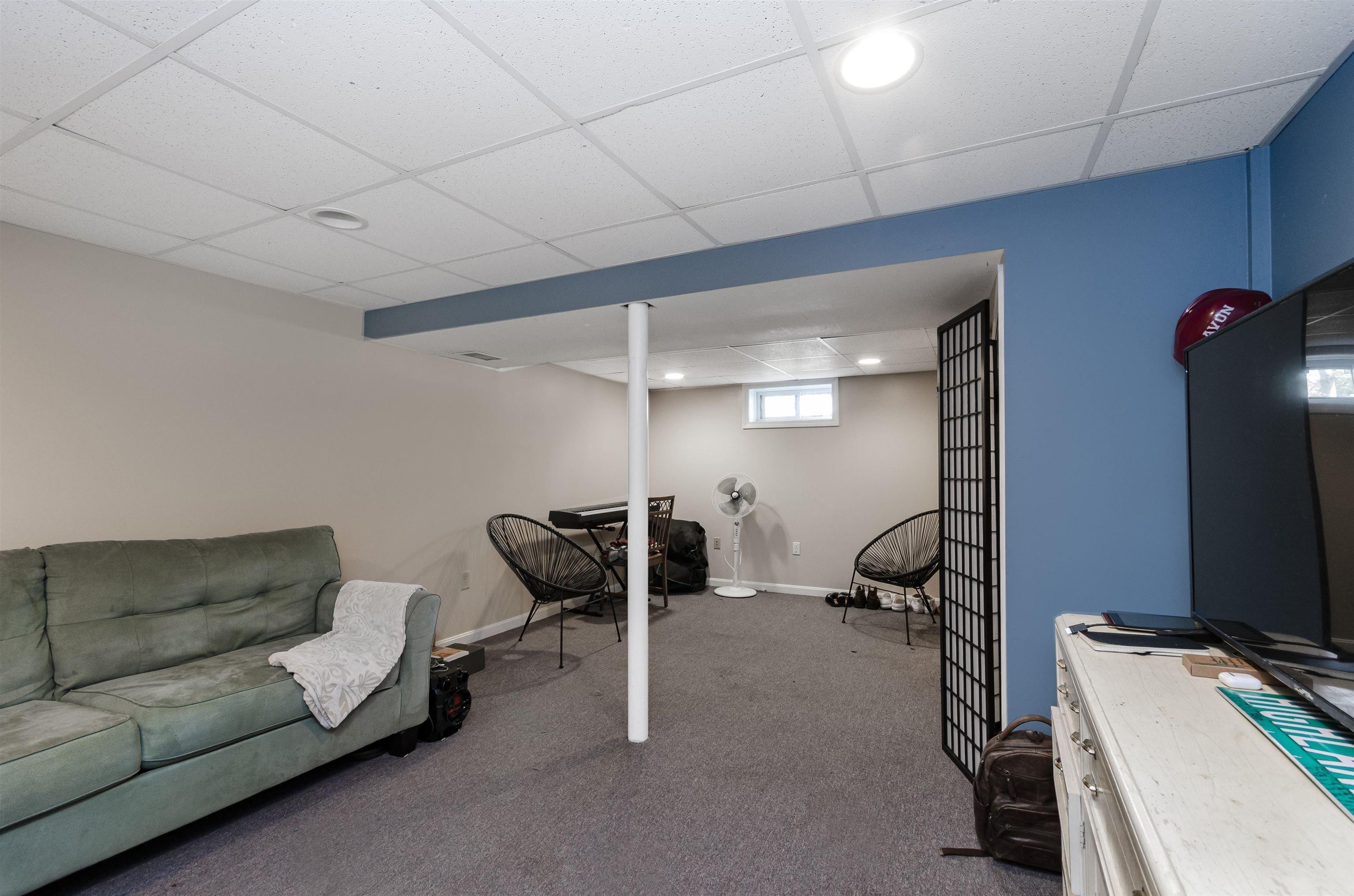 Hazel Ave, Nashua, NH 03062