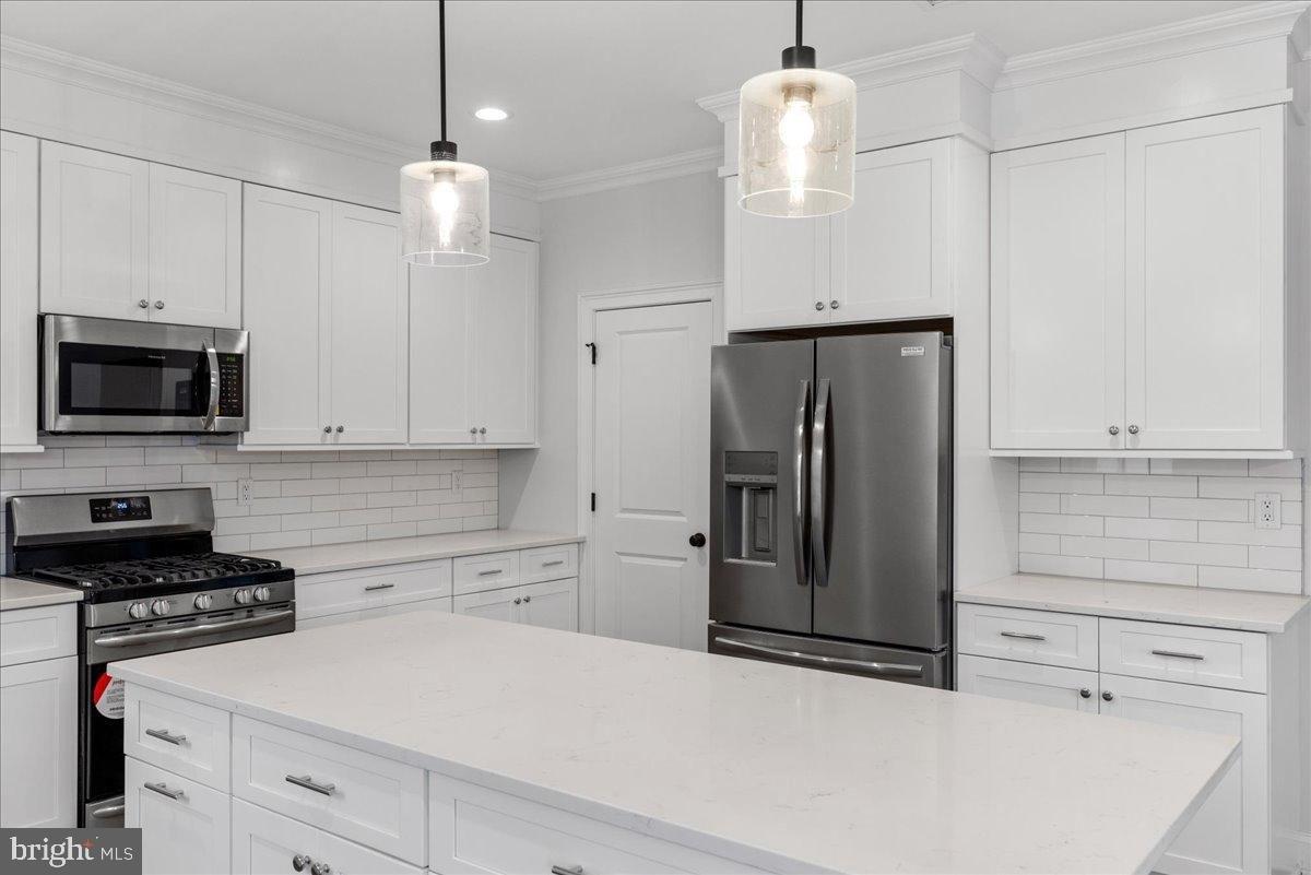 Freedom Ct, Easton, PA 18040