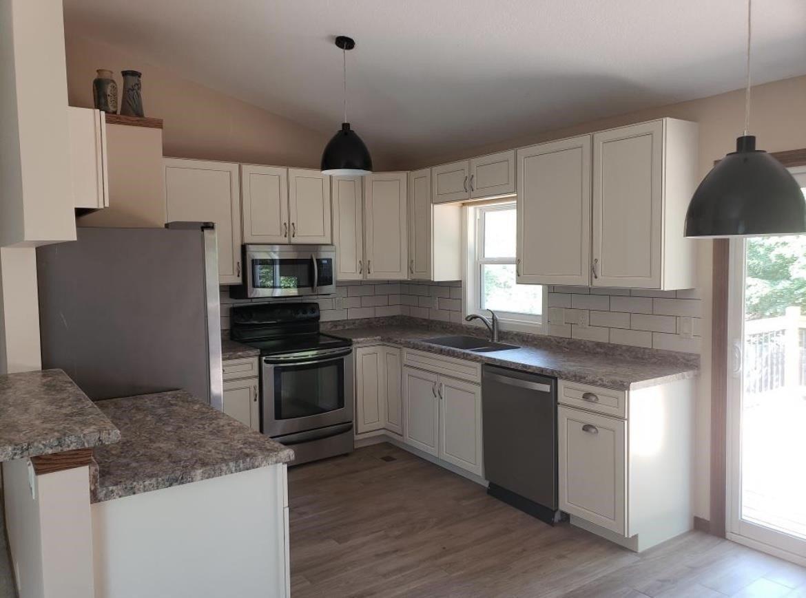 E Navajo Ln, Wichita, KS 67216
