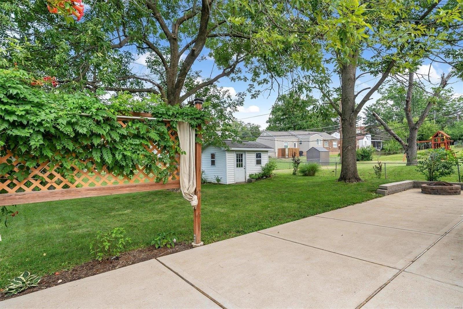Arban Dr, Saint Louis, MO 63126