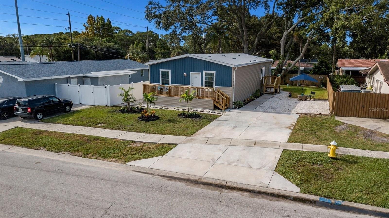 8th Ave Ne, Largo, FL 33770