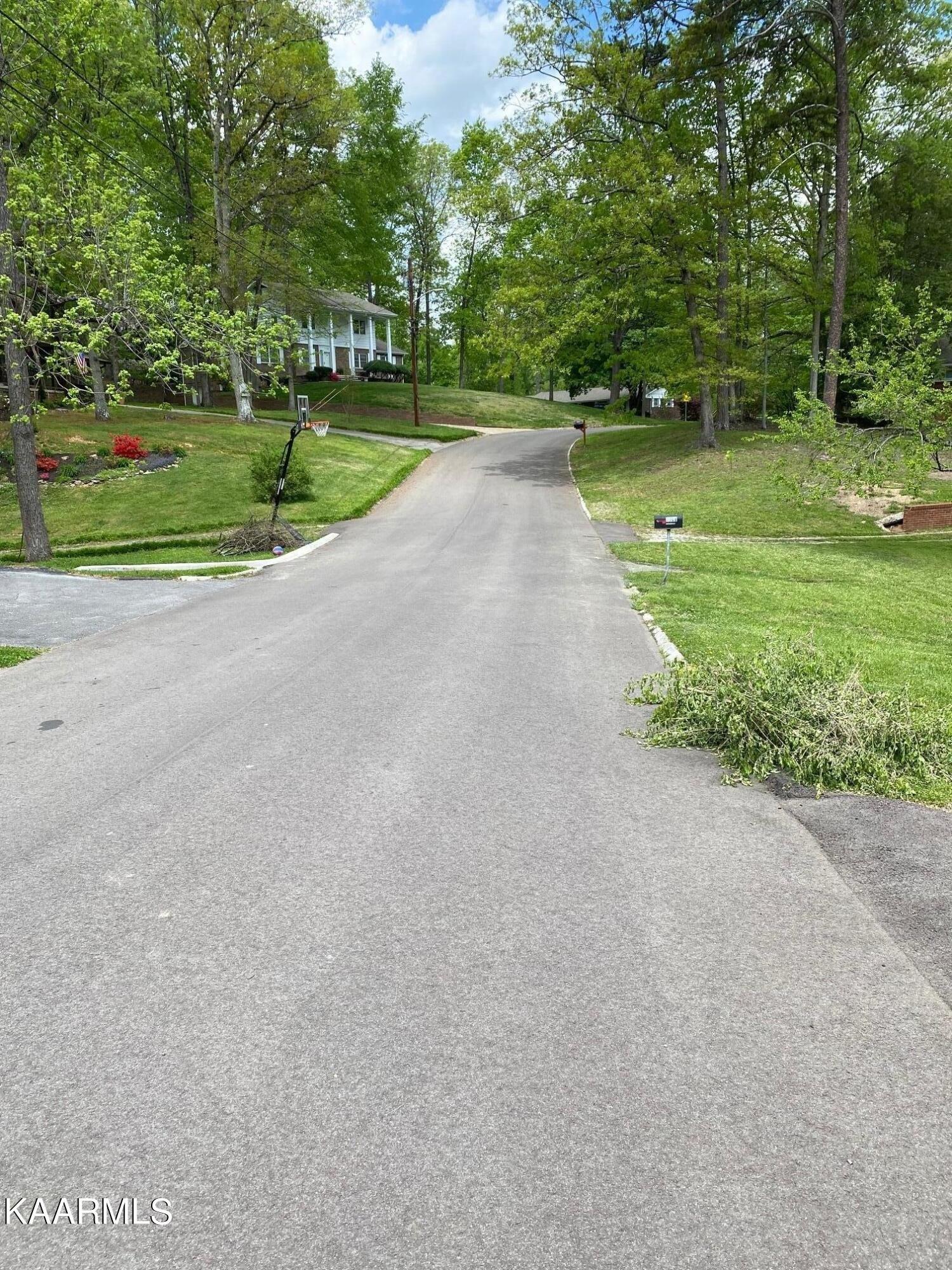 Uppingham Dr, Knoxville, TN 37918