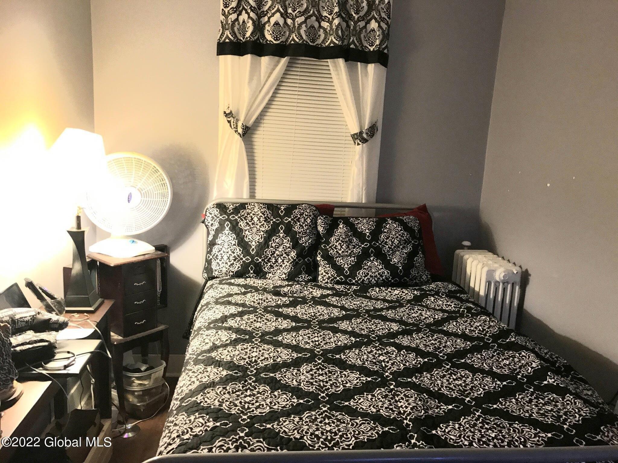 9th St, Troy, NY 12180