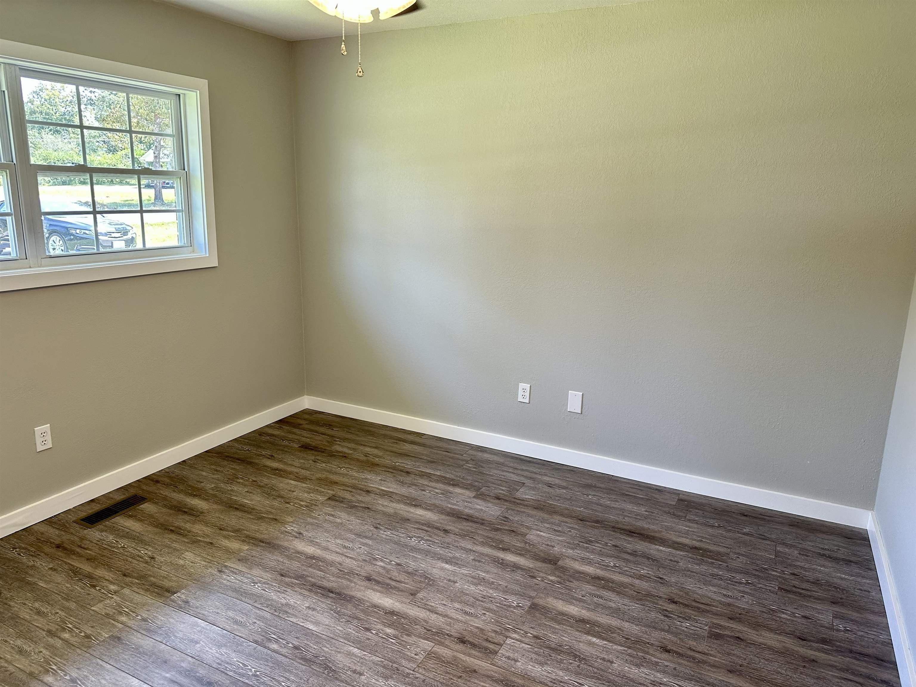 Woodland Dr, Centre, AL 35960