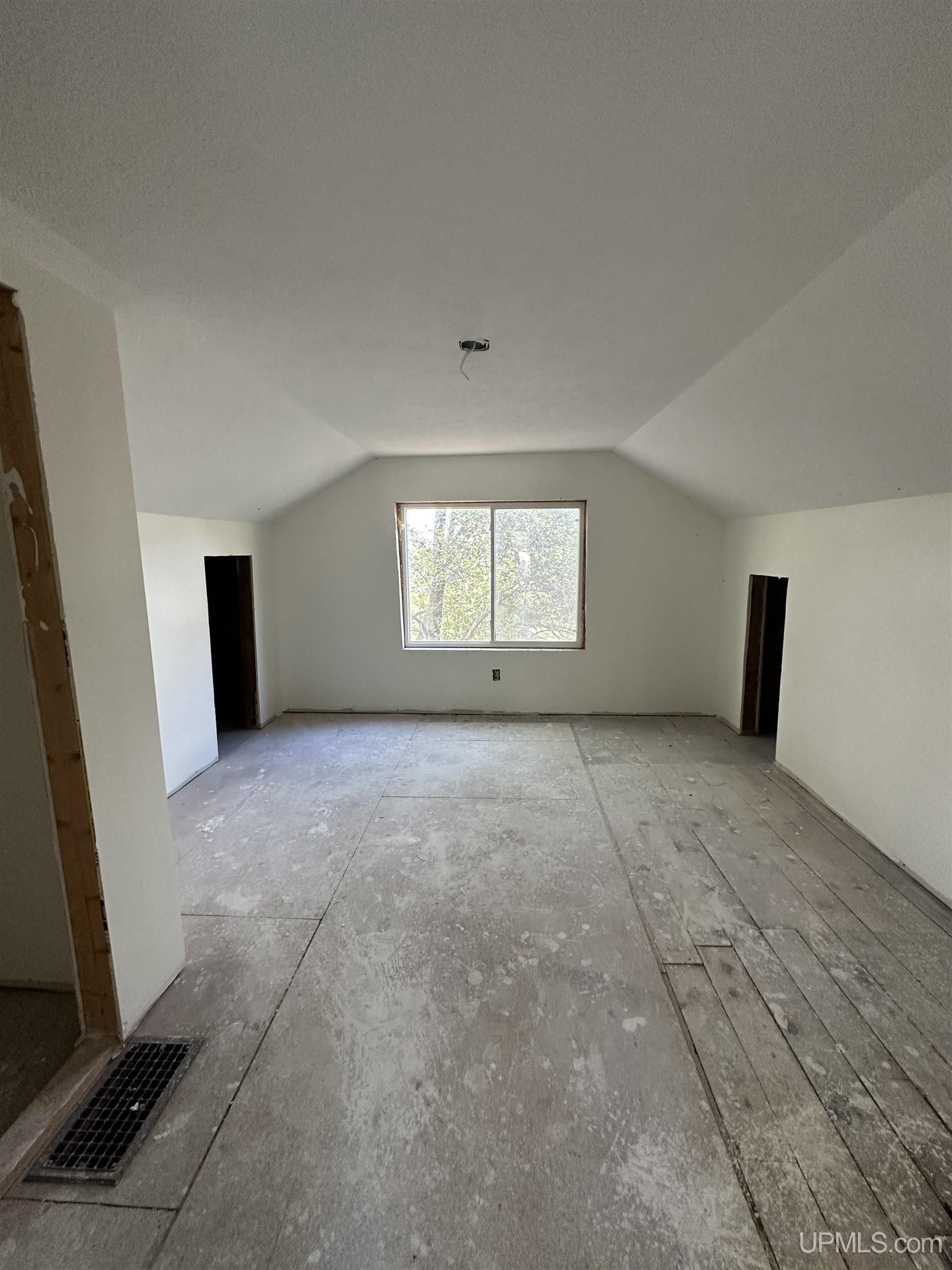 N 21st St, Escanaba, MI 49829