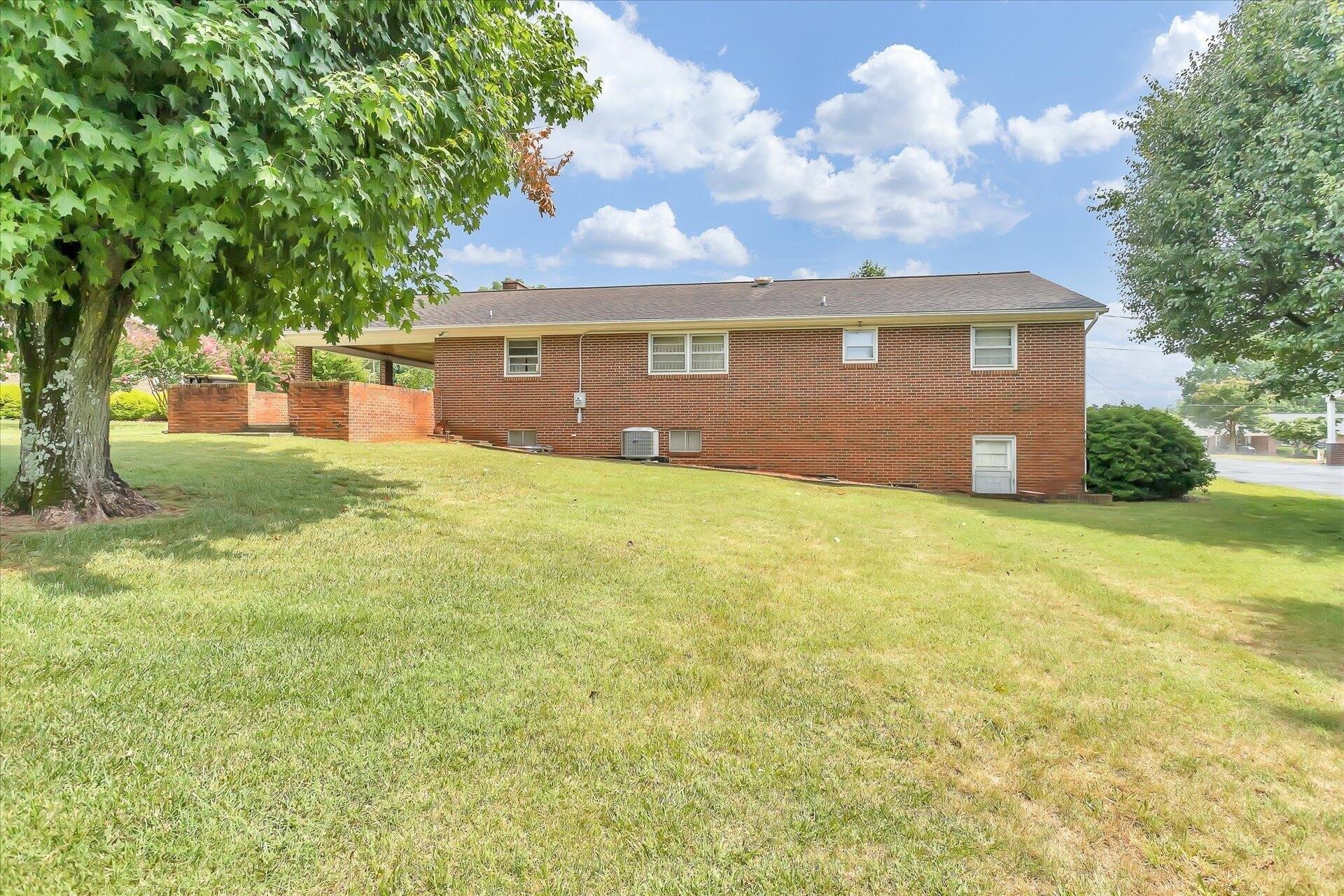 Hilltop Dr, Rocky Mount, VA 24151