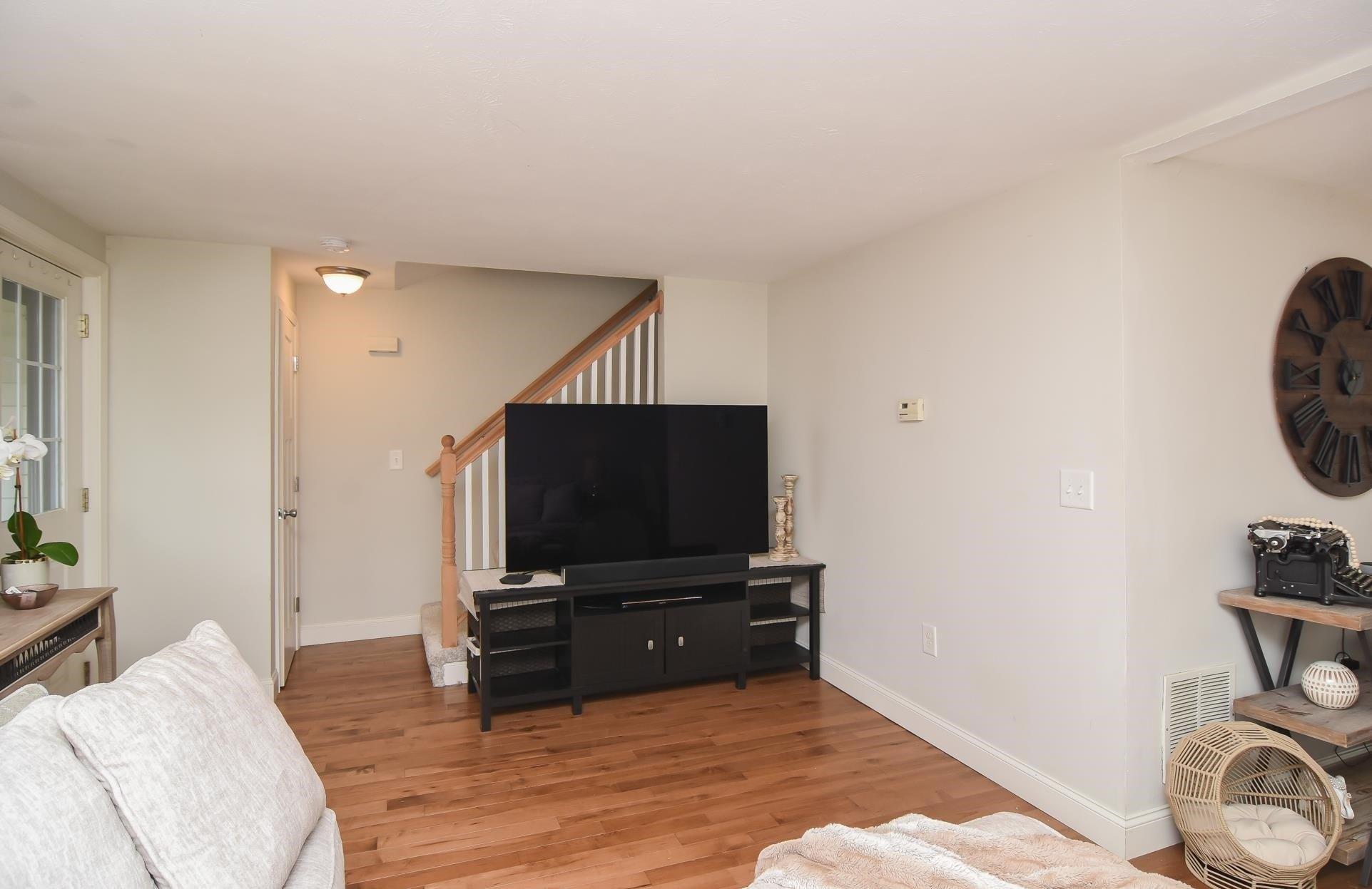 Killian Ct, Merrimack, NH 03054