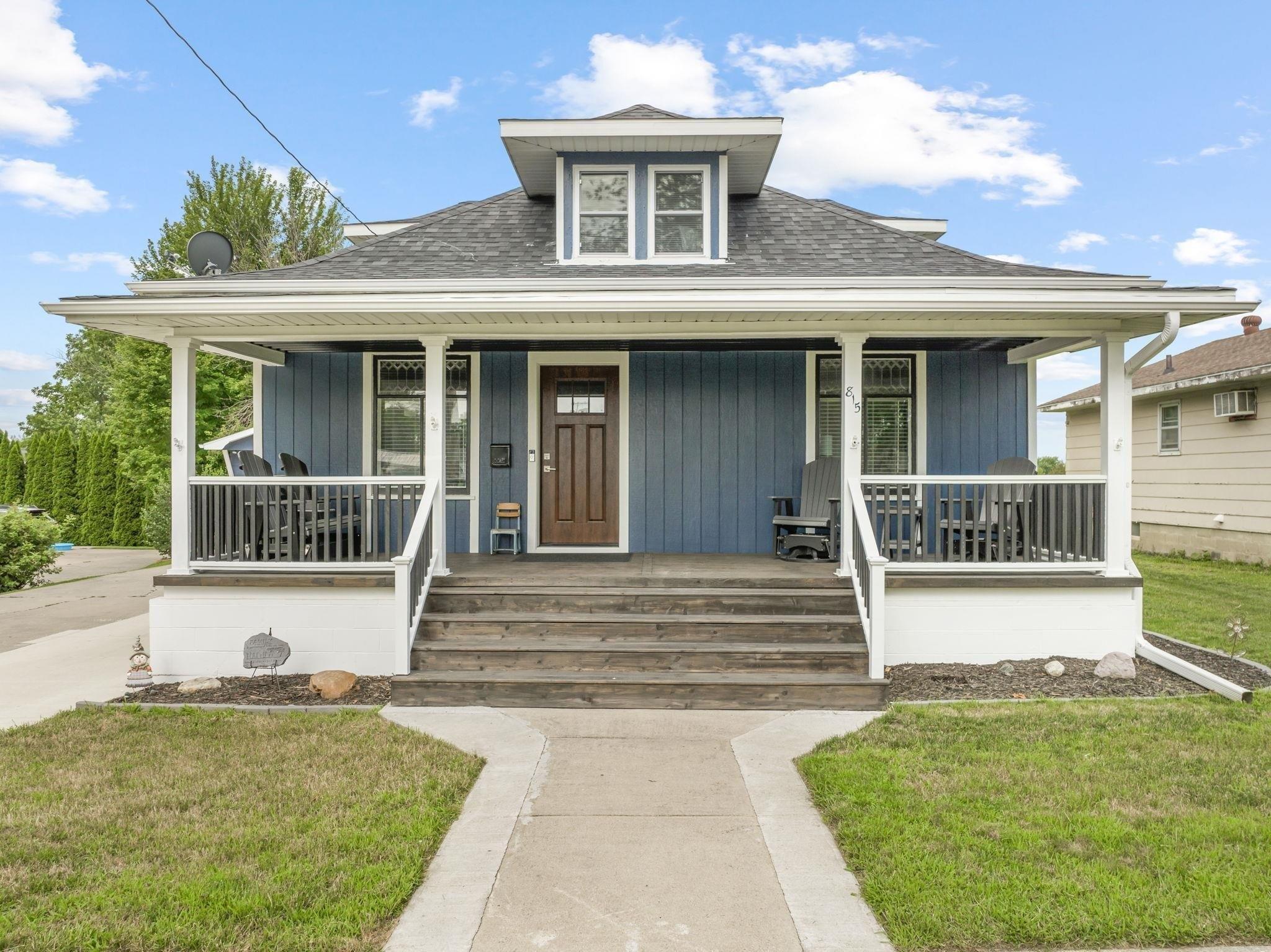 Pleasant St, Sumner, IA 50674