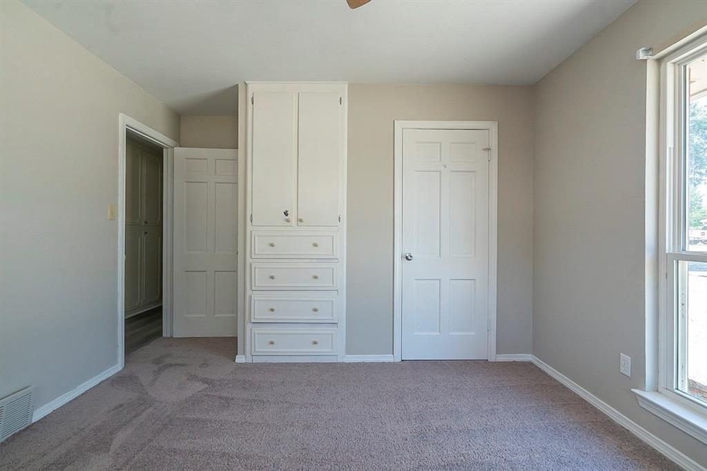 Cliffside Dr, Fort Worth, TX 76134