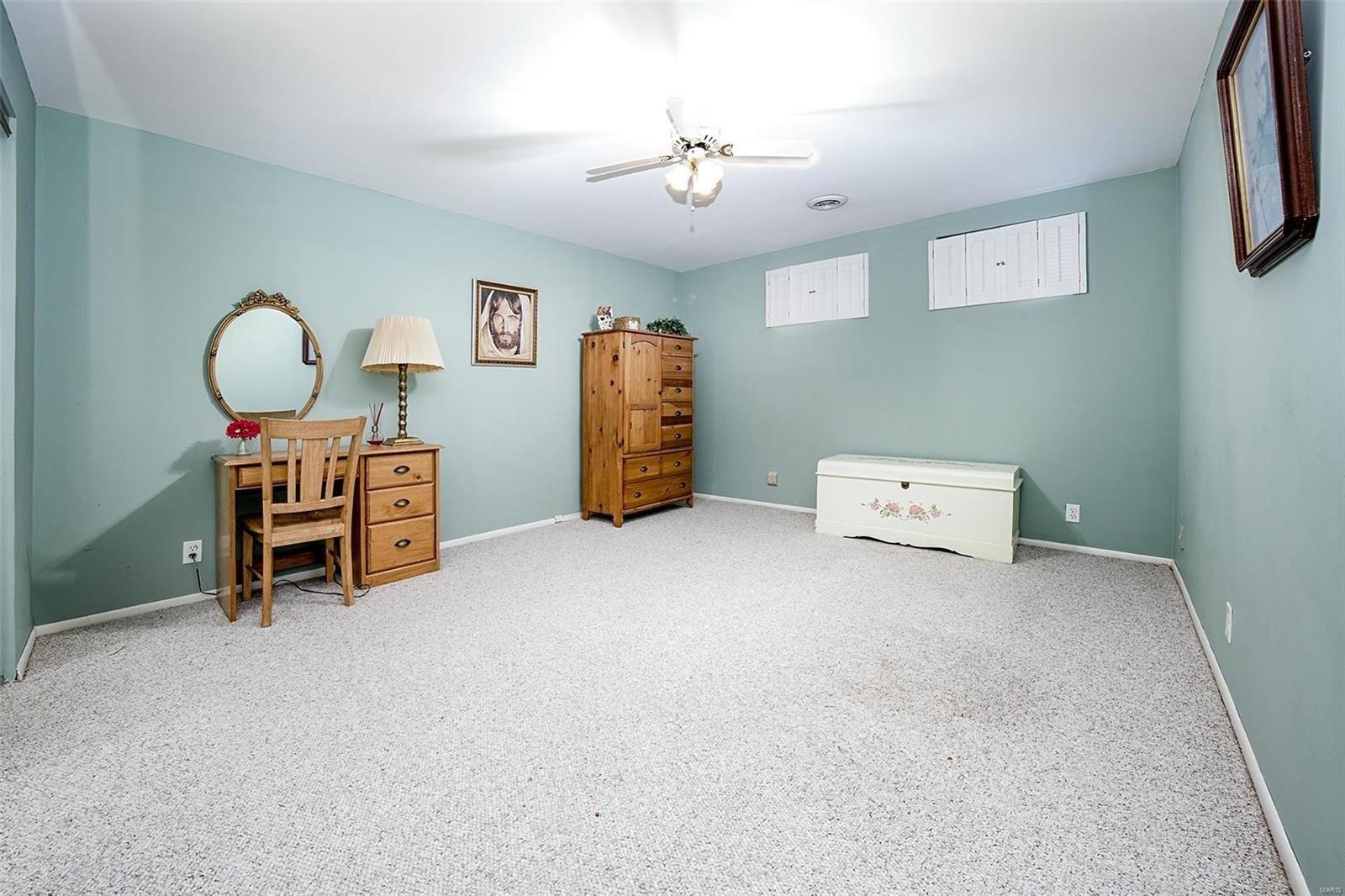 Briargate Dr, Saint Charles, MO 63304