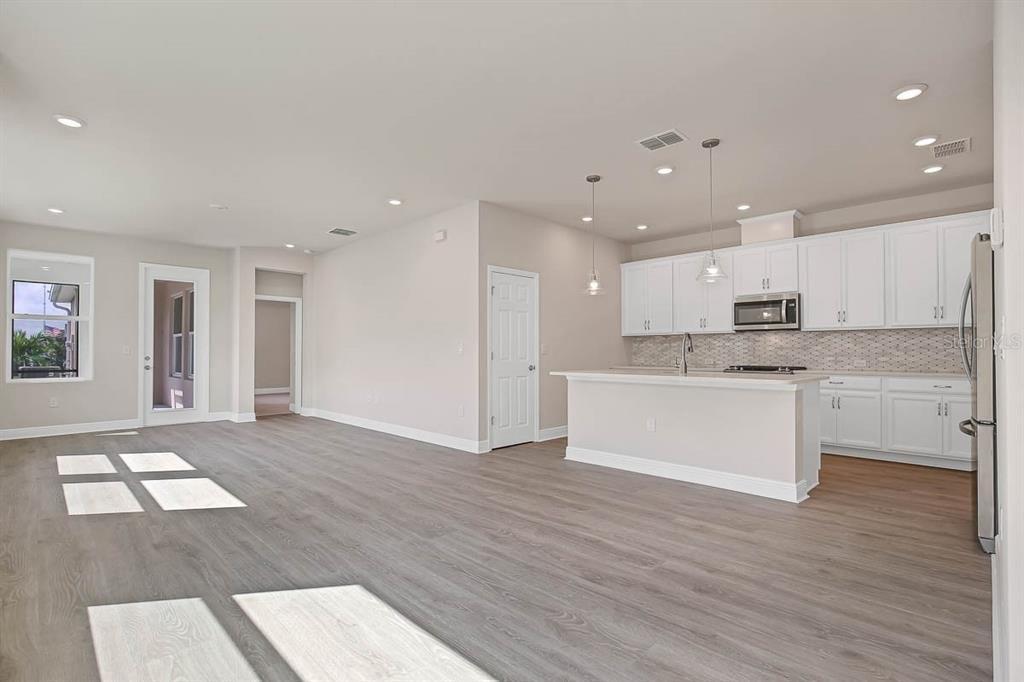 Watercolor Dr, Lithia, FL 33547