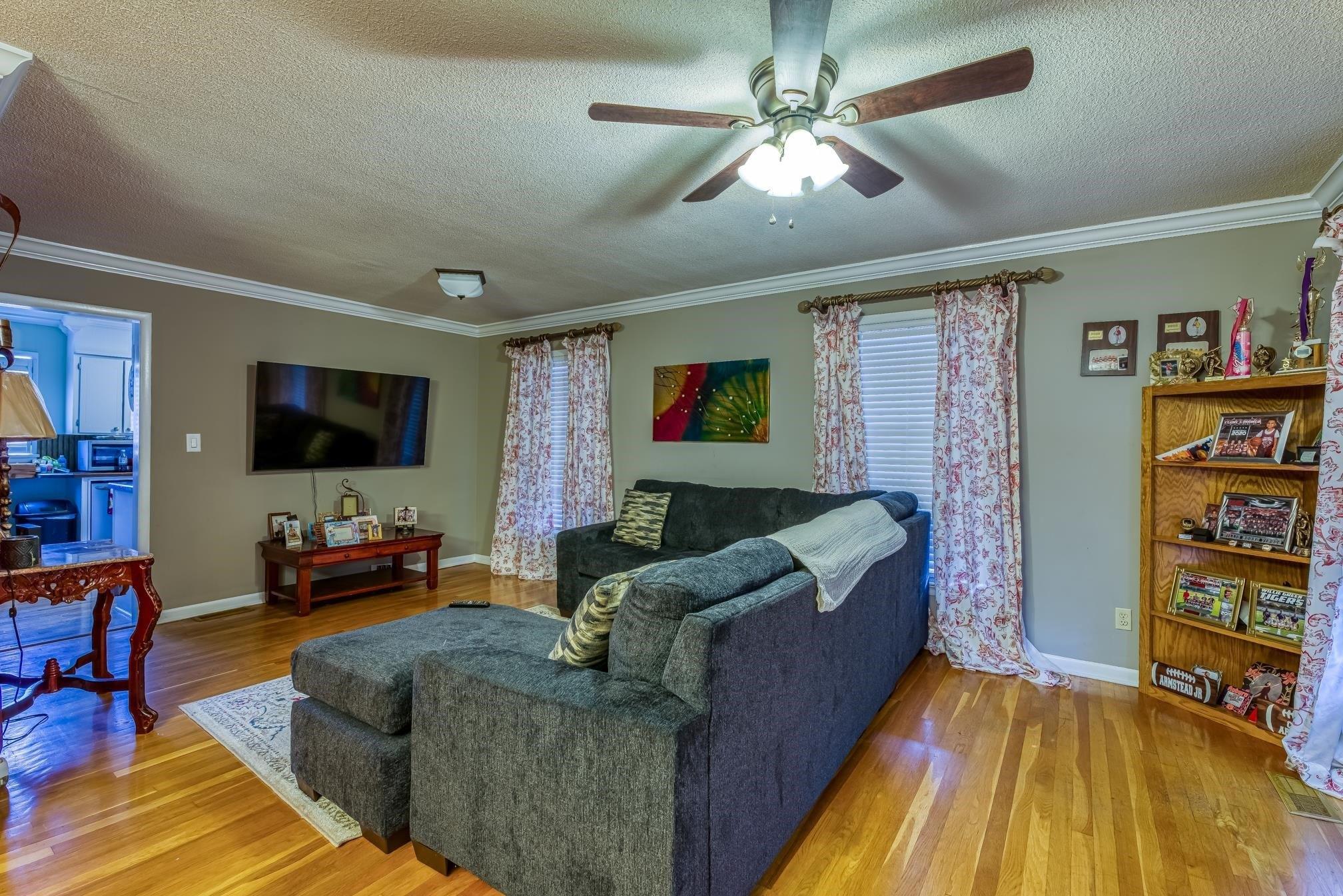 W Lamar Ave, Tuscumbia, AL 35674