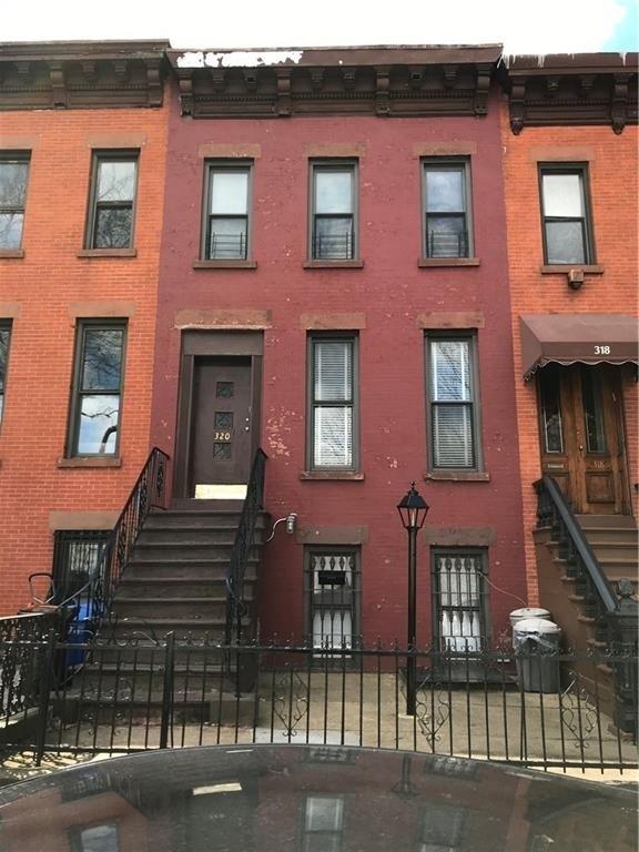 10th St, Brooklyn, NY 11215