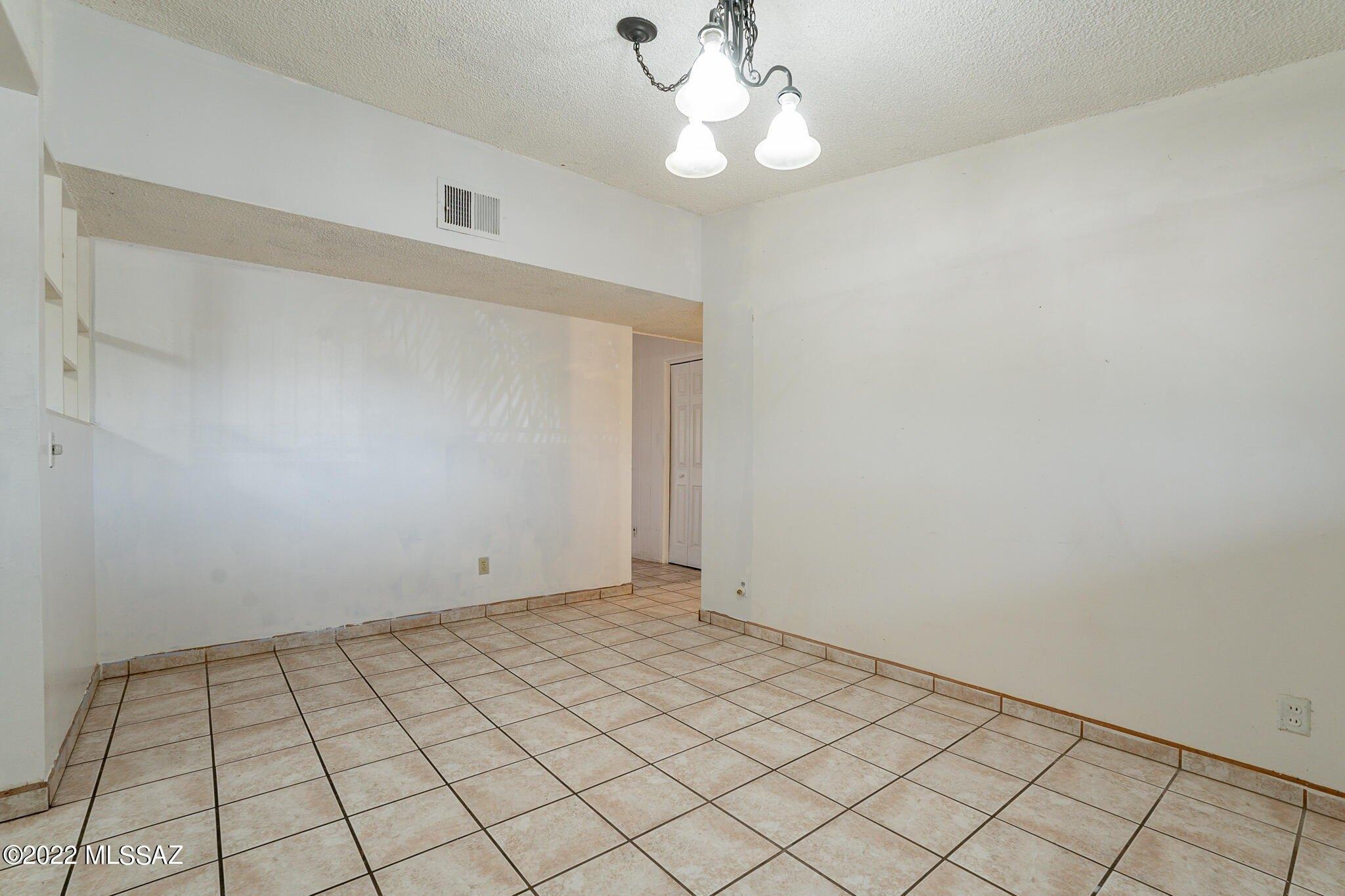 W Suffolk Dr, Tucson, AZ 85704