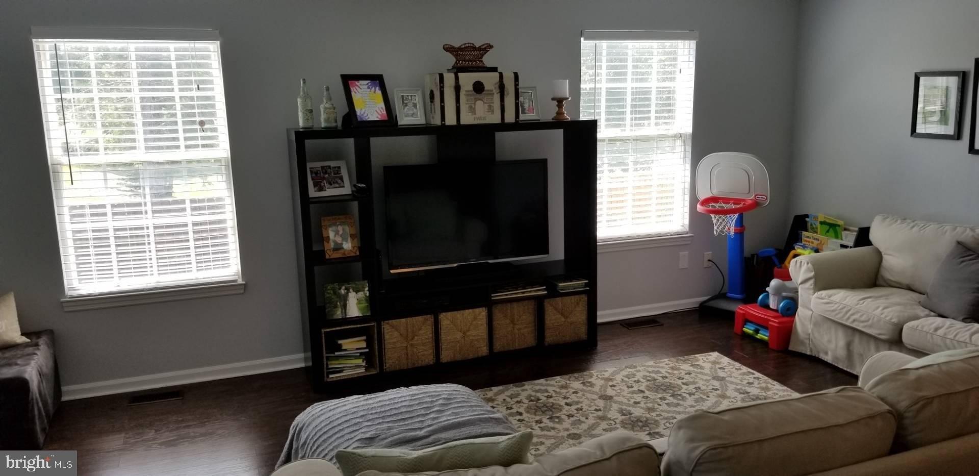 Ferncliff Ter, Ashburn, VA 20147
