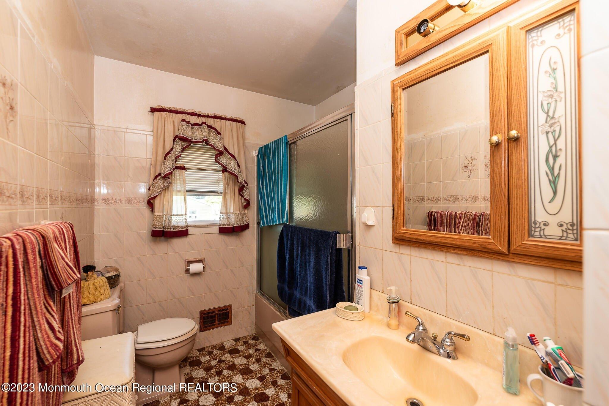 Clifford B Wright St, Bayville, NJ 08721