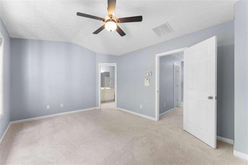 Lantern Wood Dr, Scottdale, GA 30079