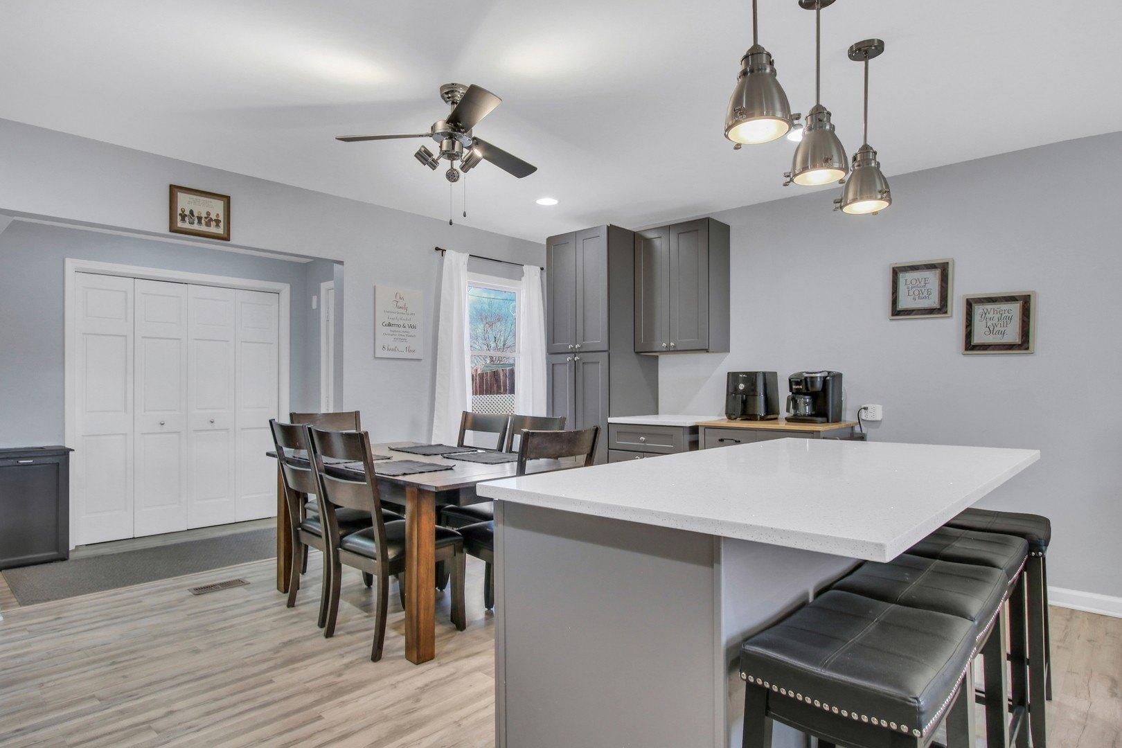 Oakwood Dr, Antioch, IL 60002