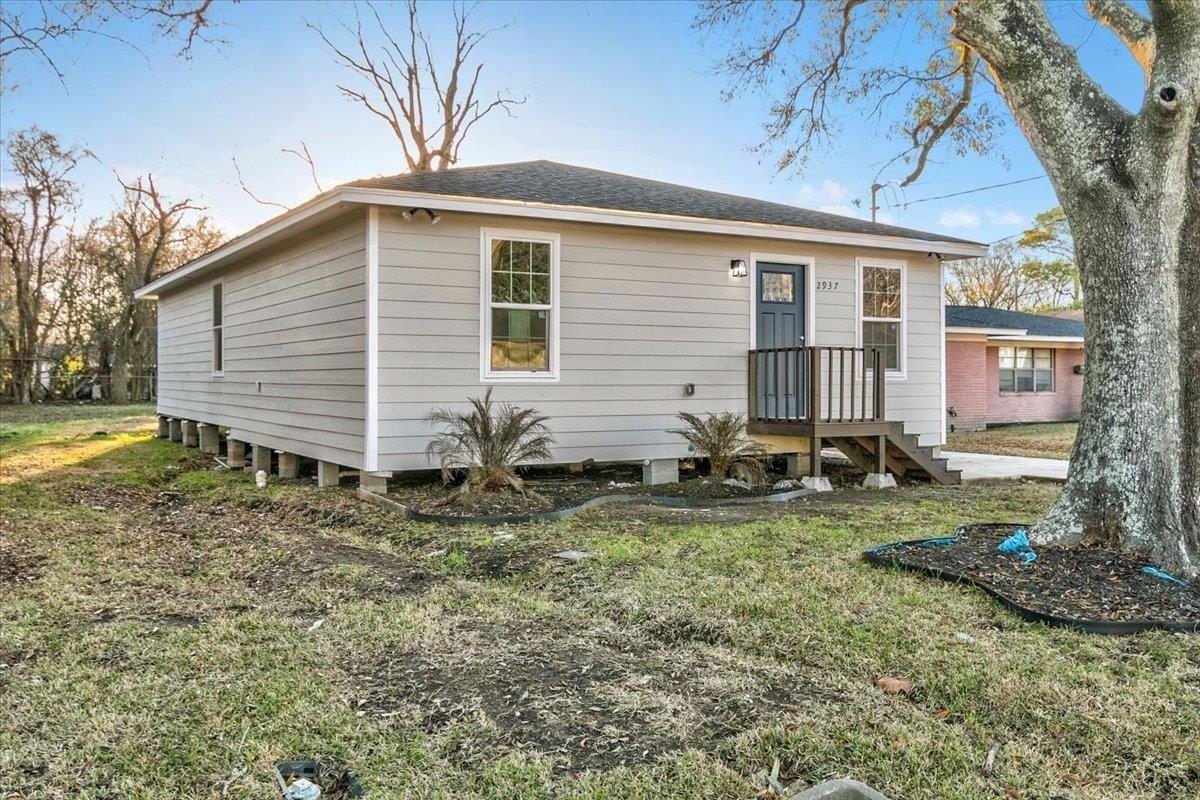 Ruby Dr, Groves, TX 77619