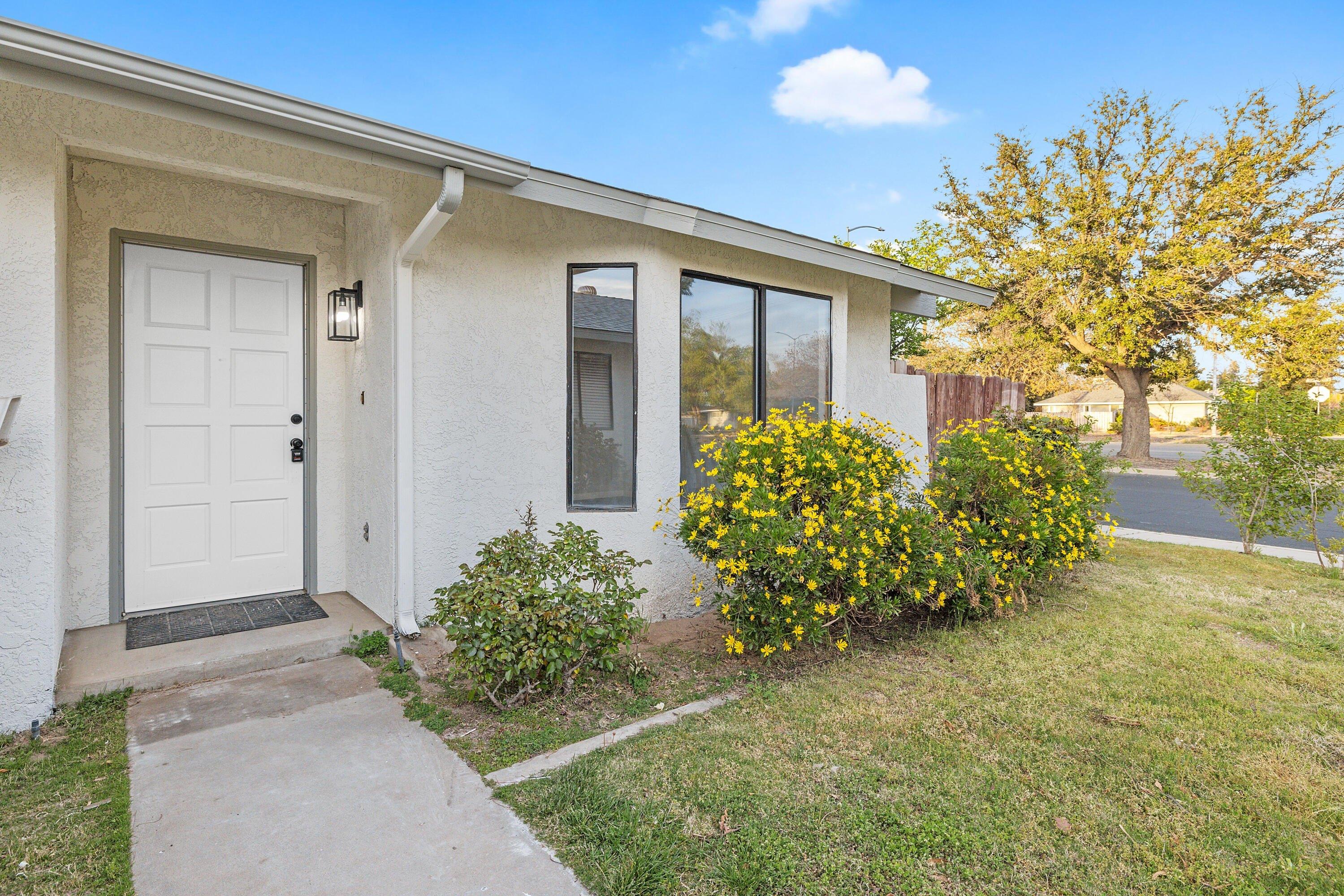 Holland Ave, Clovis, CA 93611