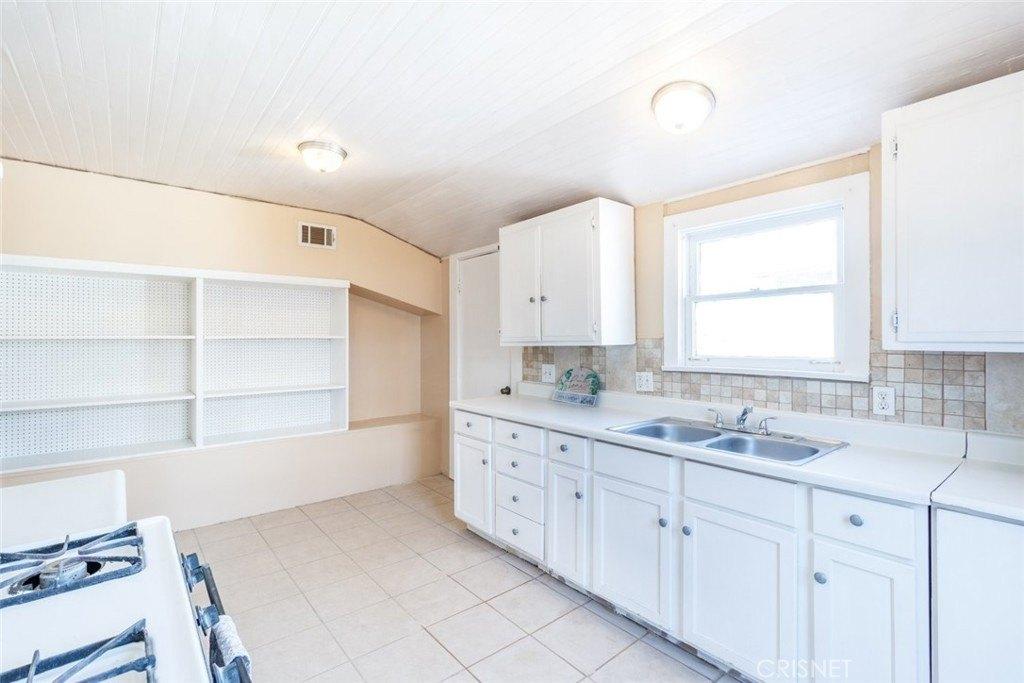 W Oldfield St, Lancaster, CA 93534
