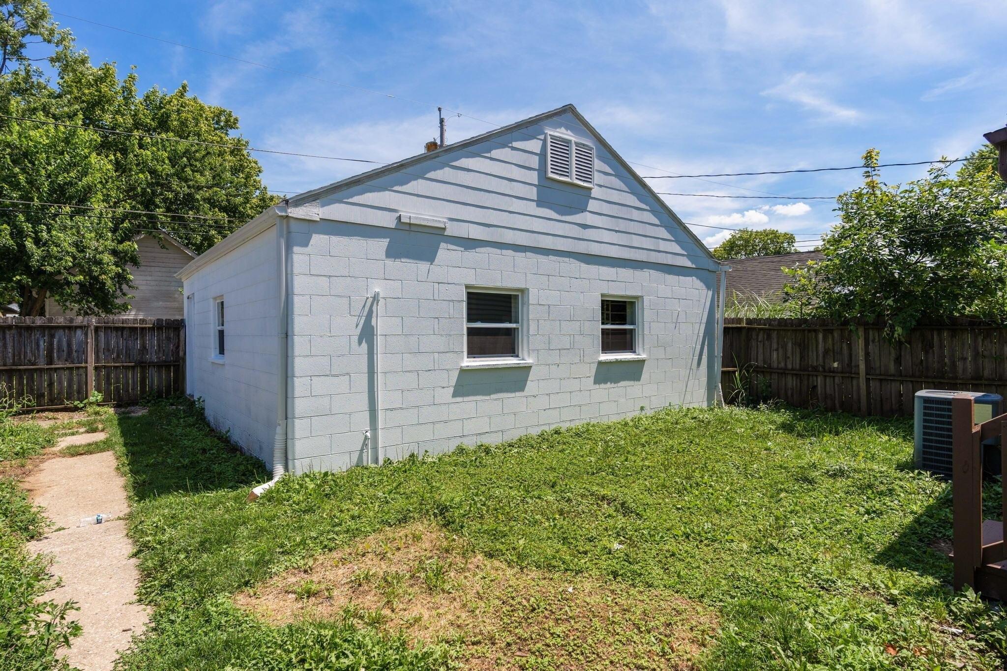 Azelda St, Columbus, OH 43224