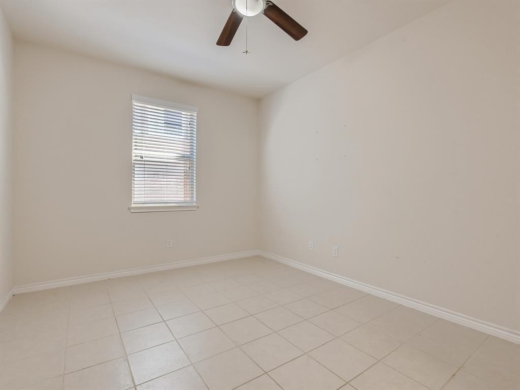 Realoaks Dr, Fort Worth, TX 76131