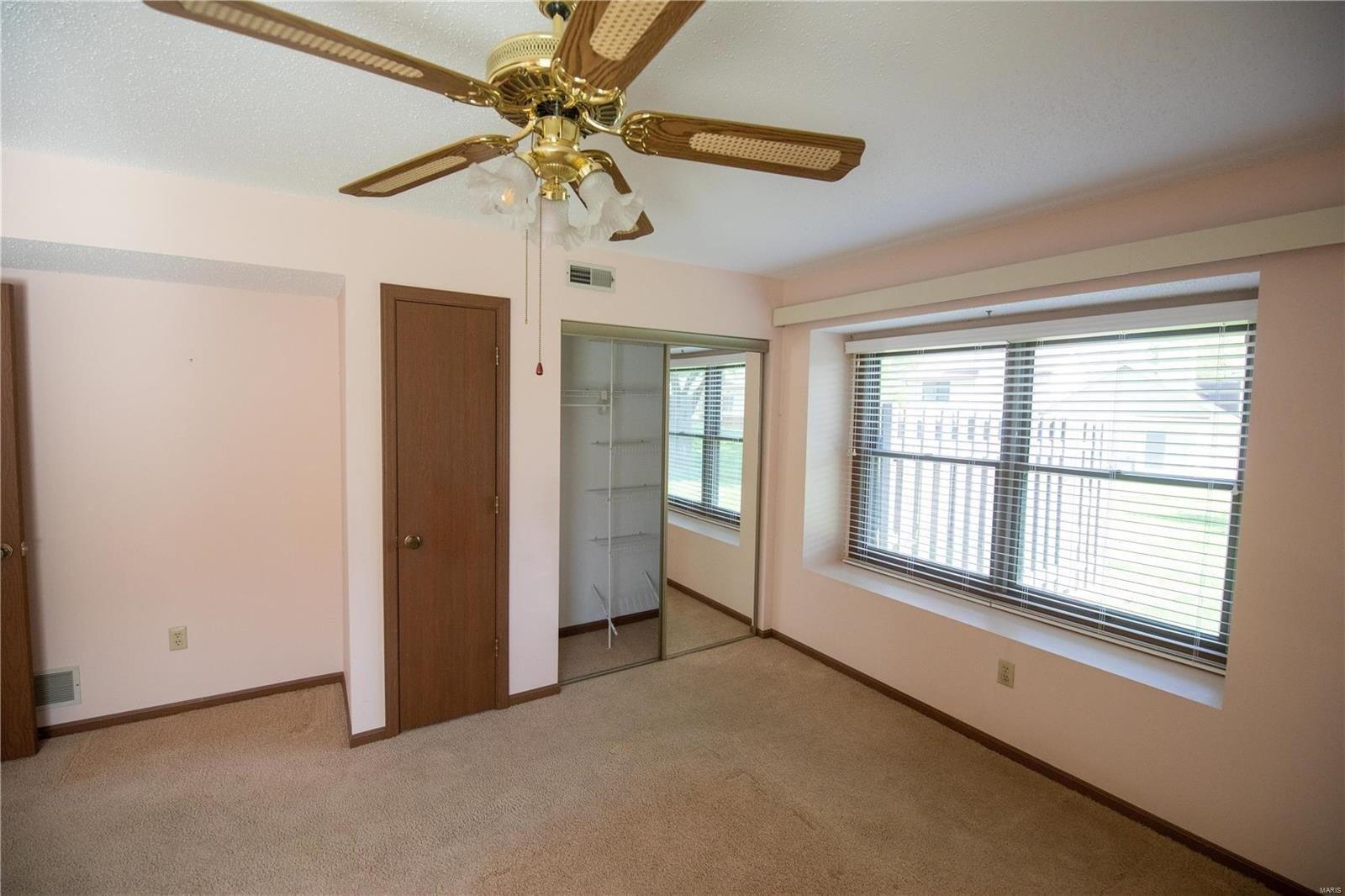 Duchesne Parque Dr, Saint Louis, MO 63128